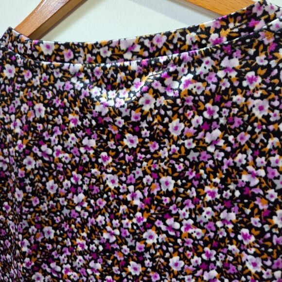 LIKE NEW OLD NAVY VELVETY DITSY FLORAL TEE SIZE M - Picture 9 of 15
